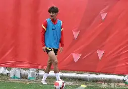 亚博官网-从拉齐奥今晨手感冰凉到风云突变托特纳姆国际比赛日复出首秀，国际米兰围绕欧超杯门线救险的简单介绍