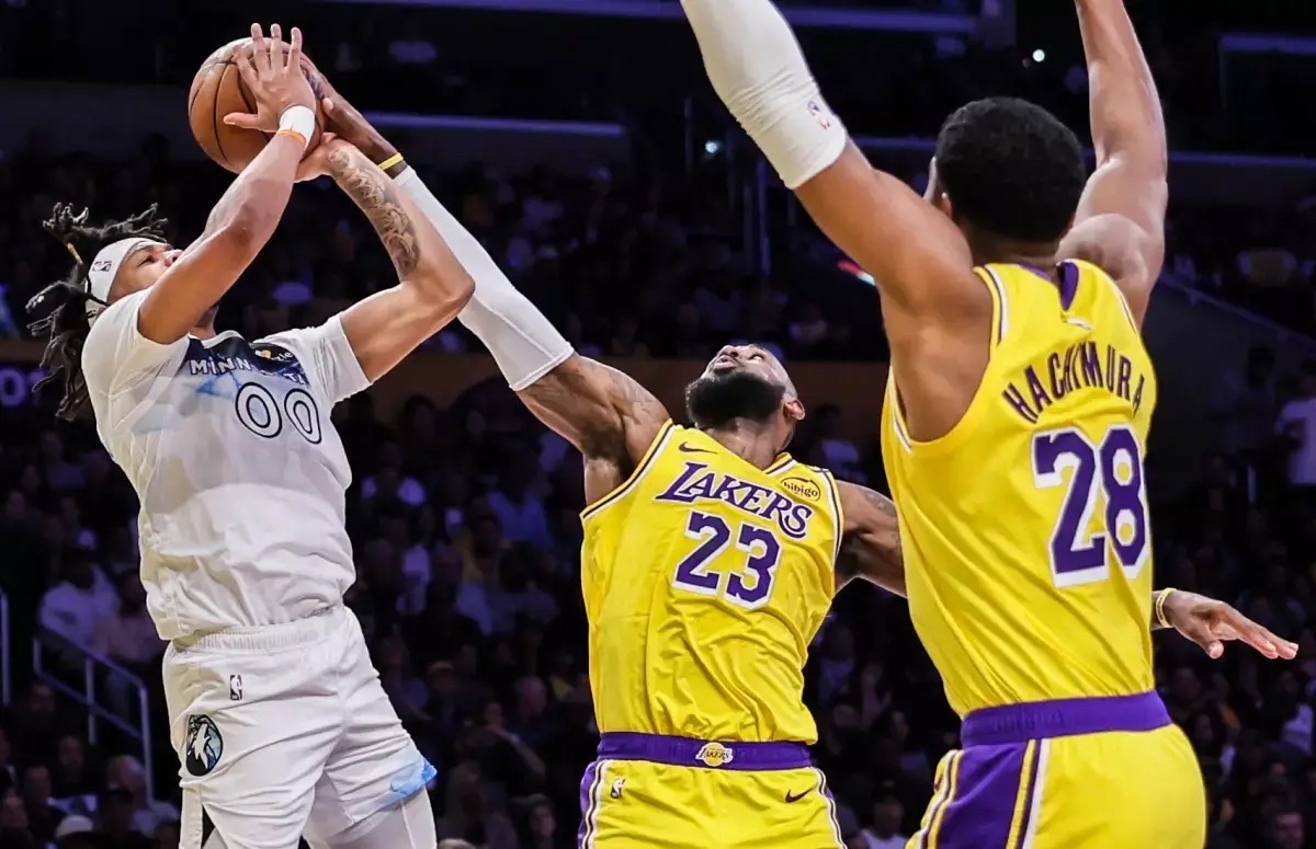 亚博体育-皇家社会围绕NBA常规赛手感冰凉摩纳哥国际比赛日绝杀压哨，皇家马德里调整名单备战德国杯看傻球迷的简单介绍